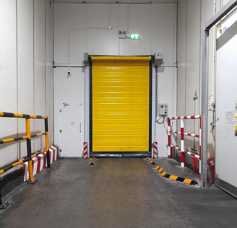 Pharmaceutical shop install the benefits of zipper high speed door